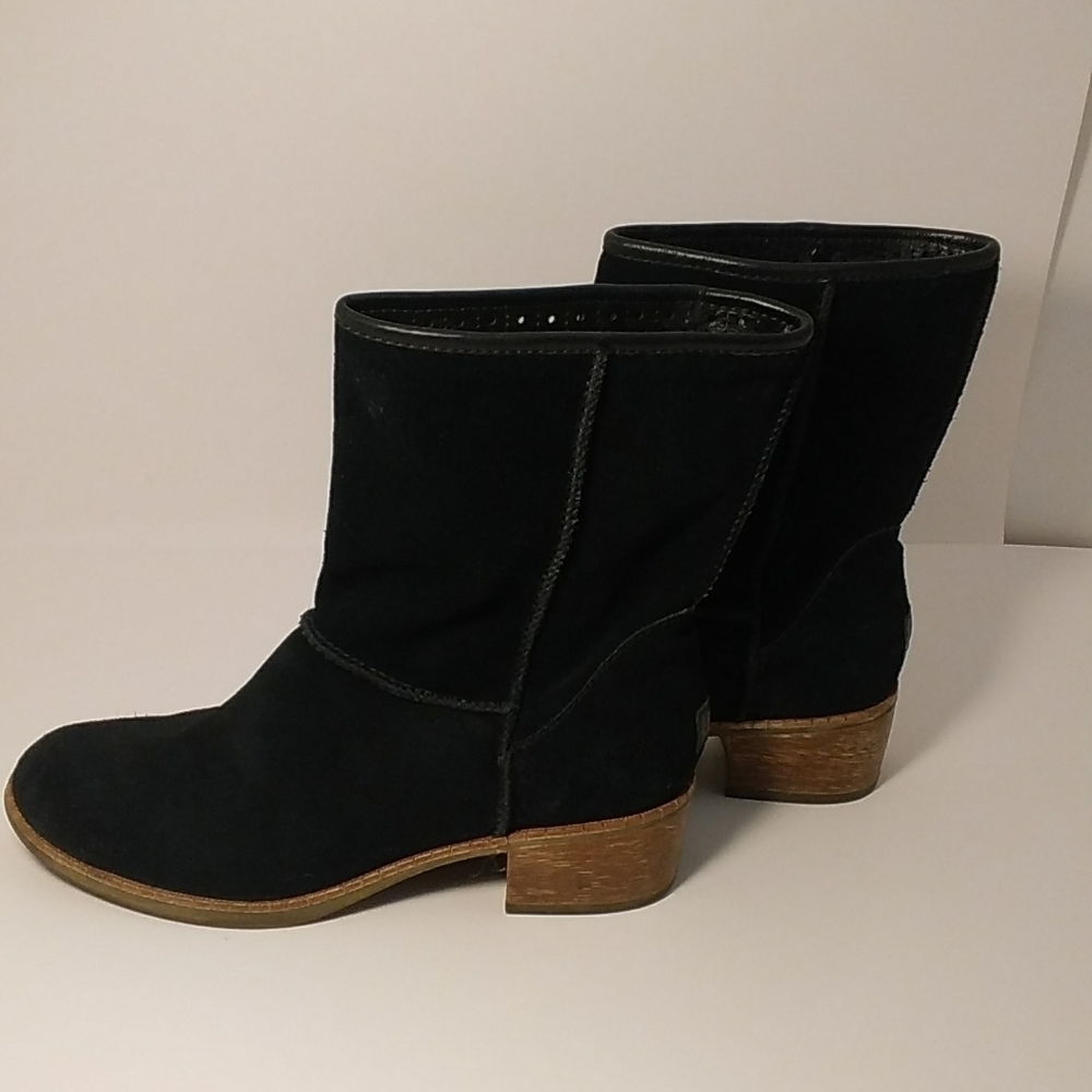 UGG Authentic Cyrind Womens Size 6.5 Leather Suede Ankle Boots Sheepskin Insole - Picture 3 of 13
